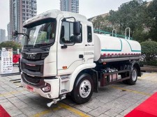 格尔发4x2洒水车：功能齐全配12方水箱，美化环境它来守护！